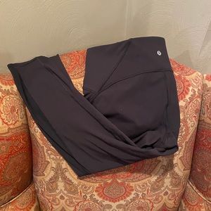 Lulu 🍋 Train times leggings EUC size 12